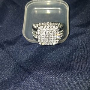 Mens silver ring with czs in it